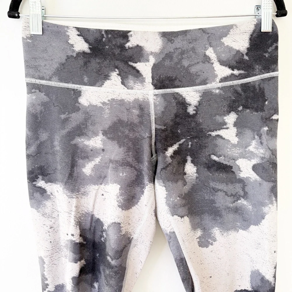 Lululemon Floral Print Cropped Leggings - Picture 2 of 6